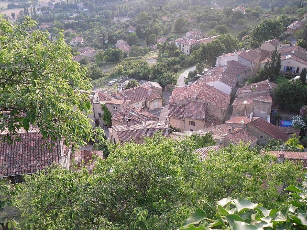 De daken van het dorp Fayence