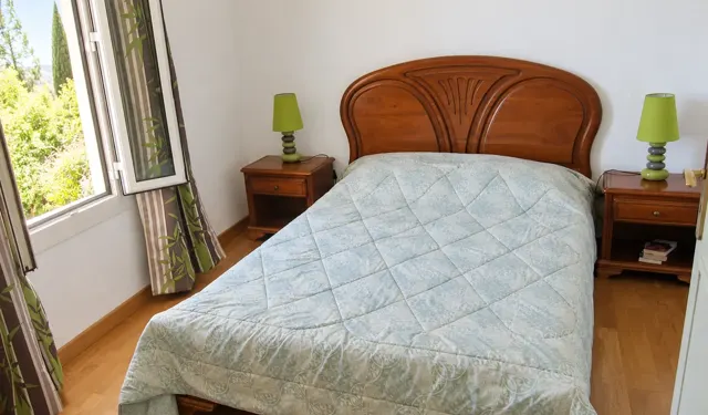 Das Doppelzimmer mit grünen Akzenten