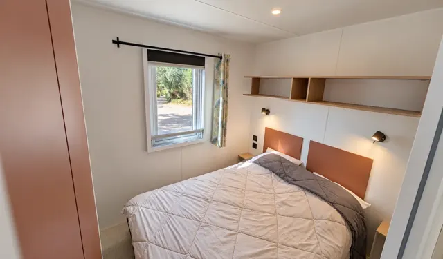 Das Schlafzimmer mit Doppelbett