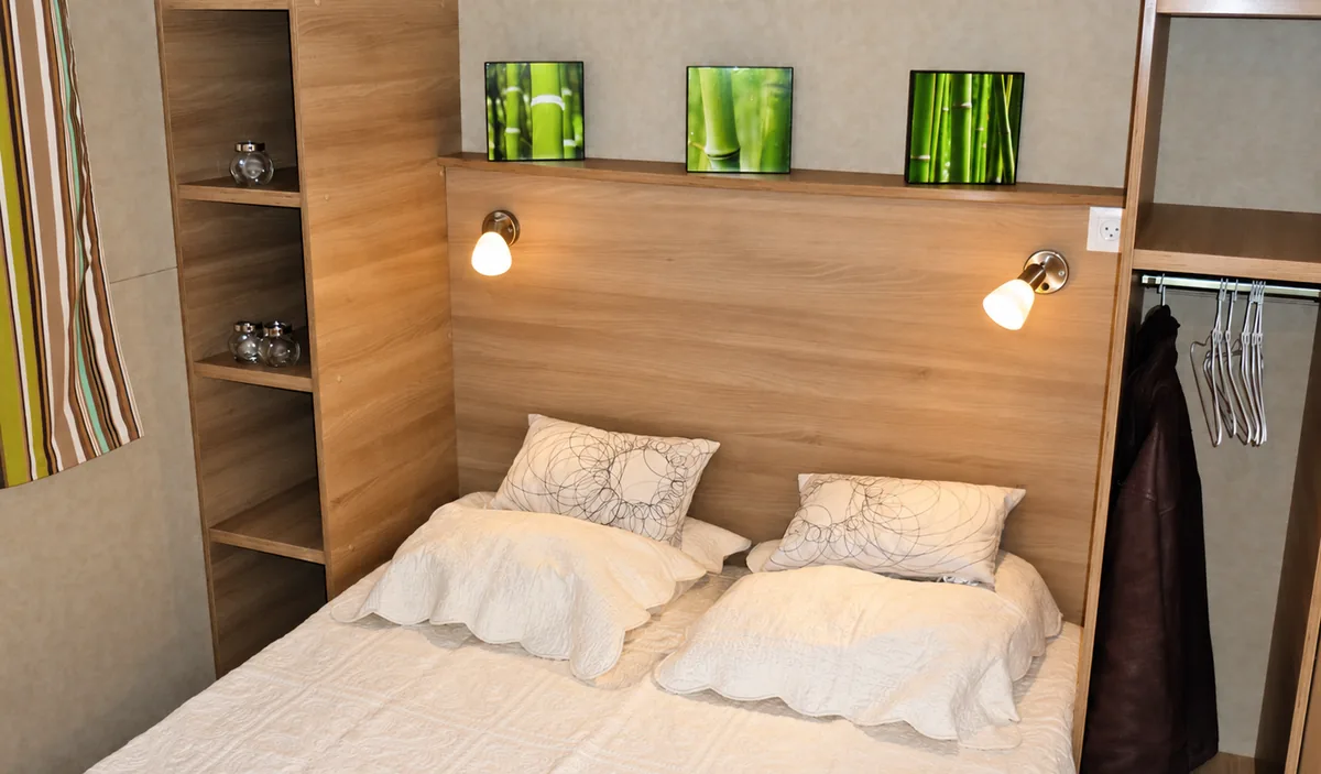 La chambre avec lit double — Chalet Moréa, Camping Les Philippons