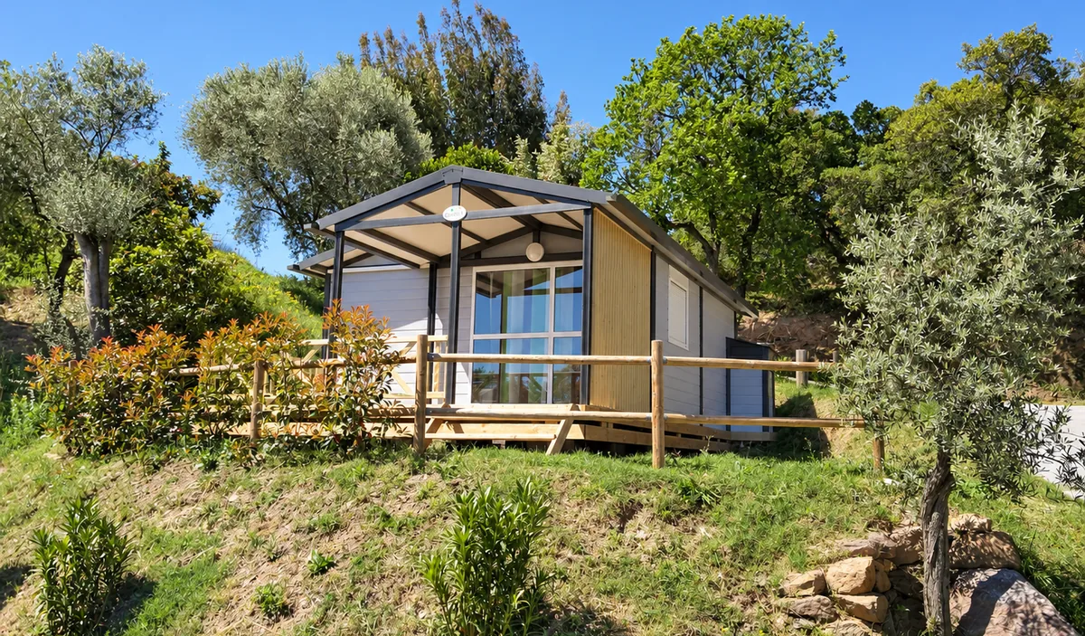 Le chalet Moréa dans son cadre naturel — Chalet Moréa, Camping Les Philippons
