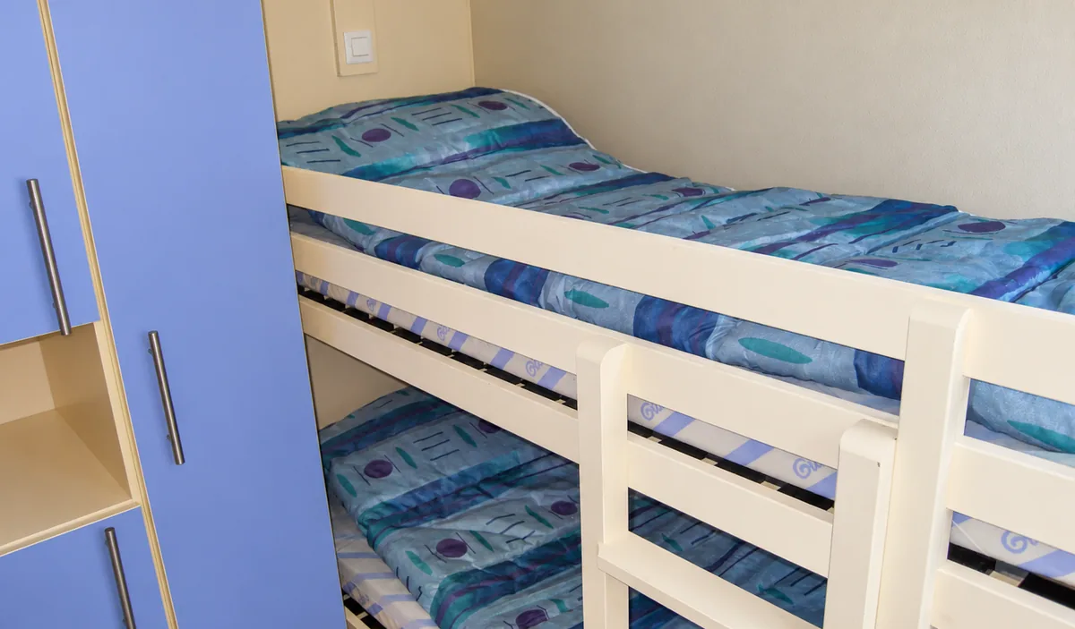 La chambre avec lits superposés — Chalet Nemo & Trianon, Camping Les Philippons