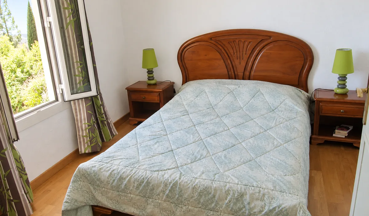 La chambre double aux touches vertes — Villa Provençale, Camping Les Philippons